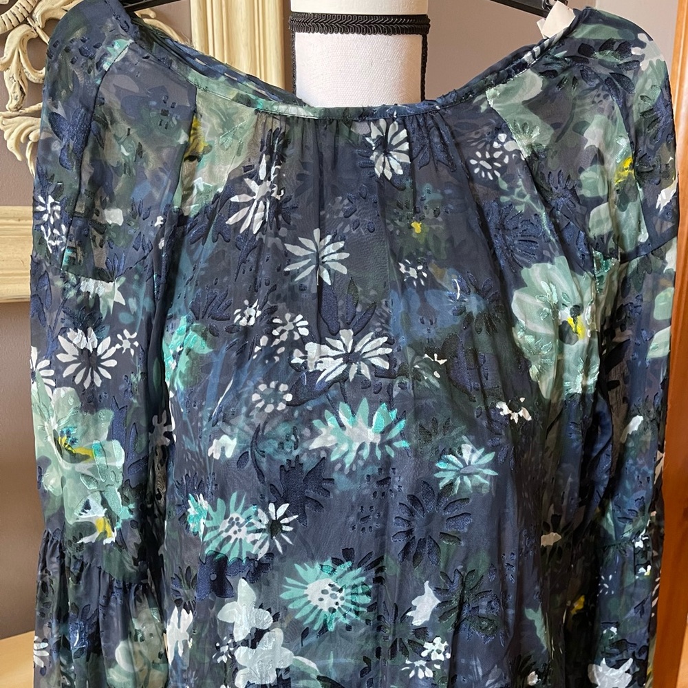 Ann Taylor LOFT size medium feminine blouse